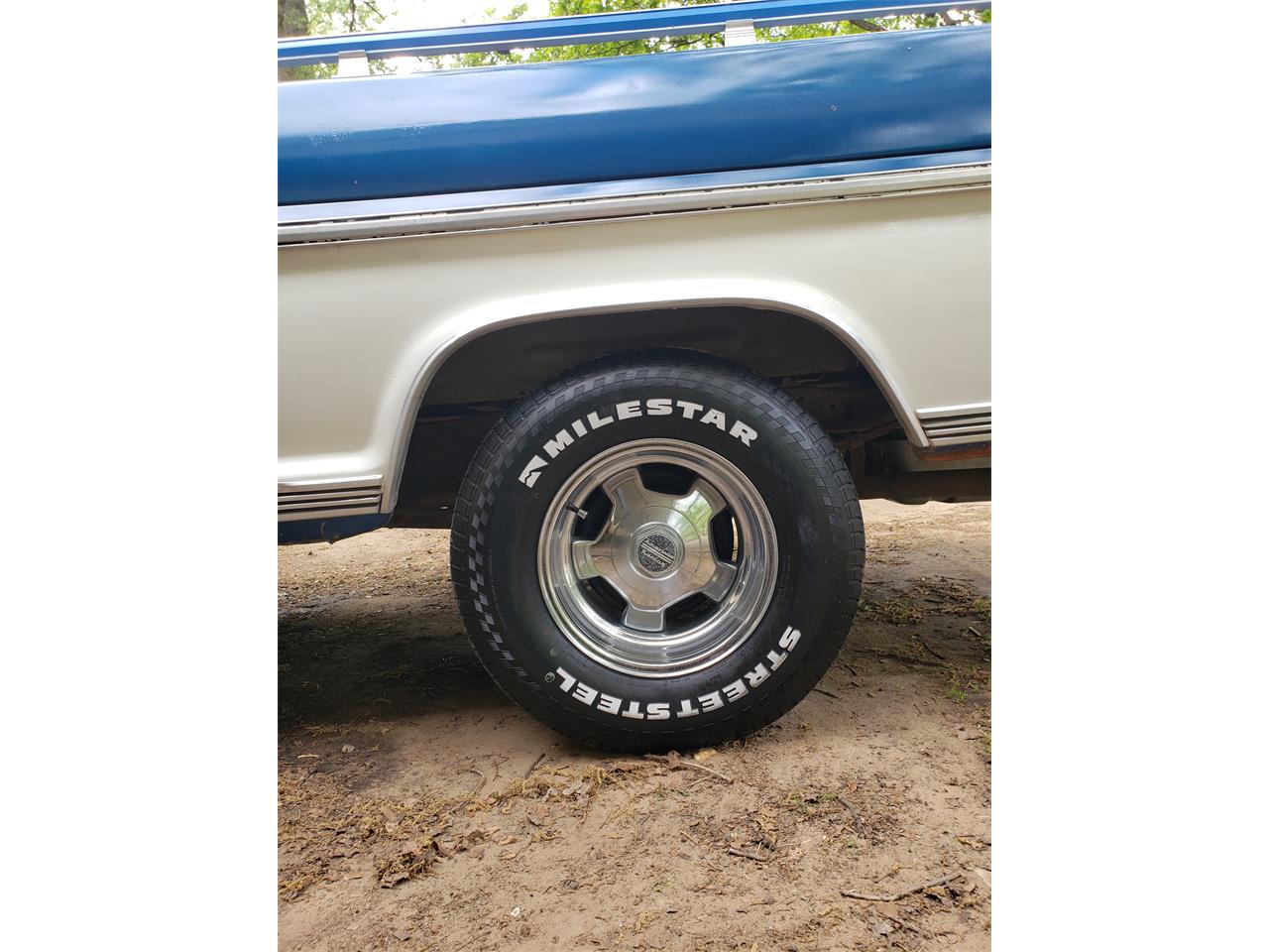 Ford-12-ton-pickup-1971-BlueWhite-Blue-10