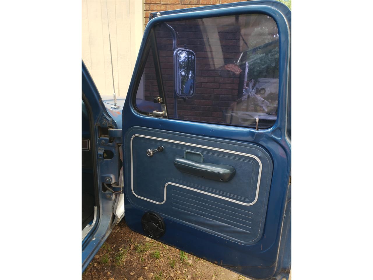 Ford-12-ton-pickup-1971-BlueWhite-Blue-6