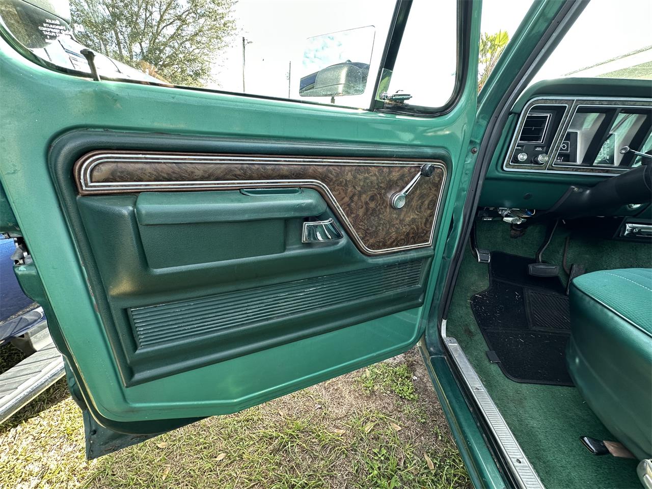 Ford-12-ton-pickup-1978-Green-Green-11