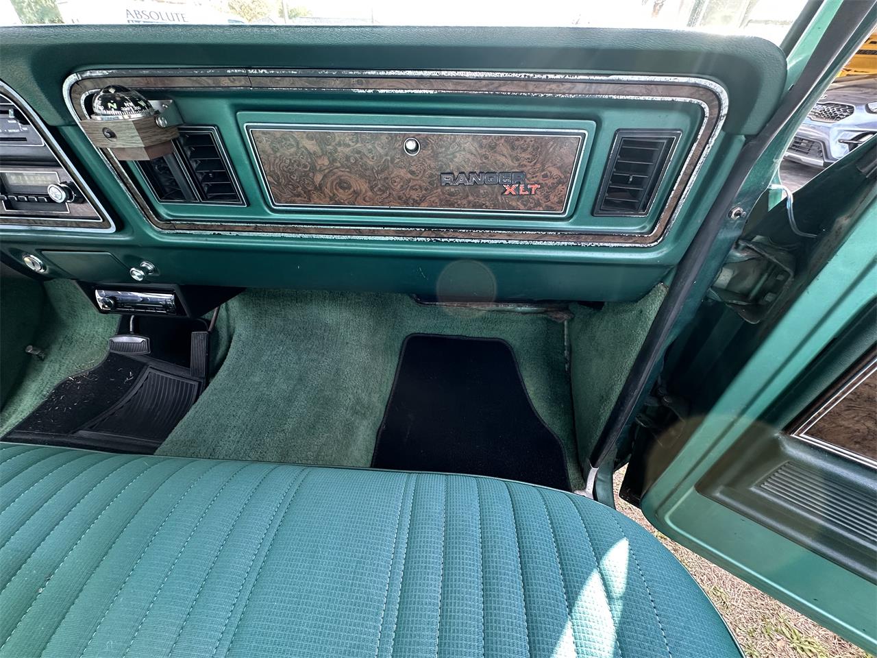 Ford-12-ton-pickup-1978-Green-Green-9