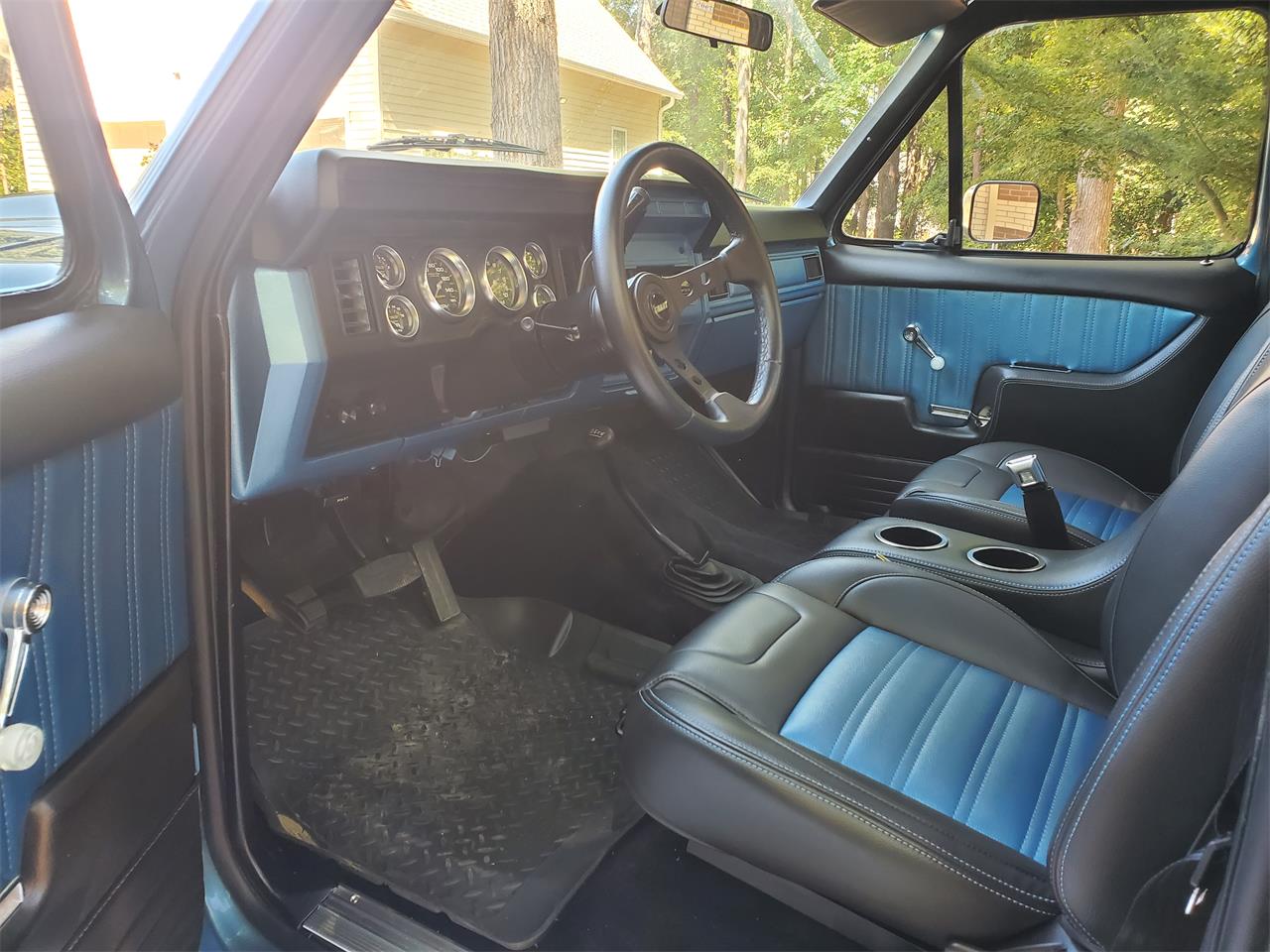 Ford-12-ton-pickup-1984-Blue-Blue-23