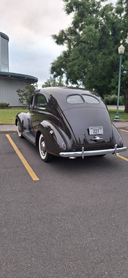 Ford-1938-brown-1