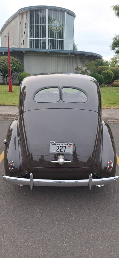 Ford-1938-brown-18