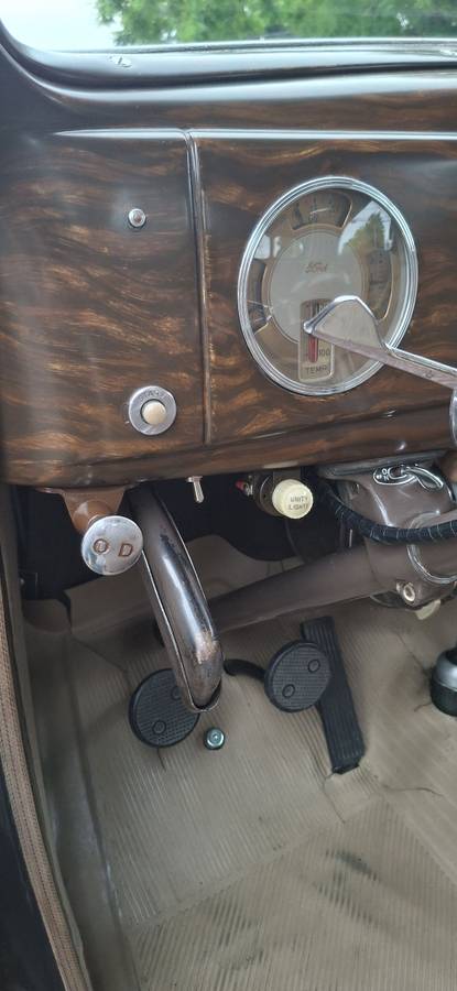 Ford-1938-brown-23