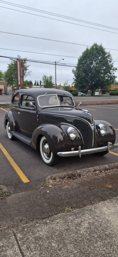 Ford-1938-brown-3