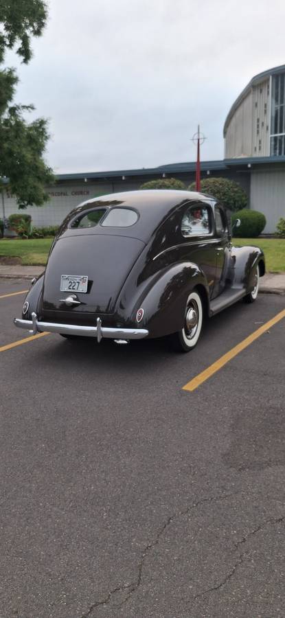 Ford-1938-brown