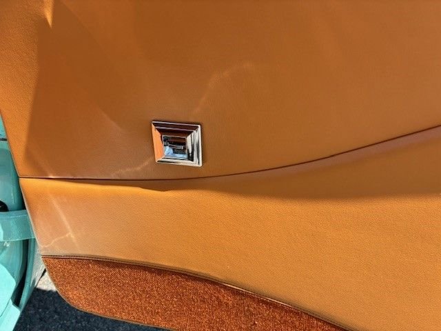Ford-2-door-1956-turquoise-tan-10