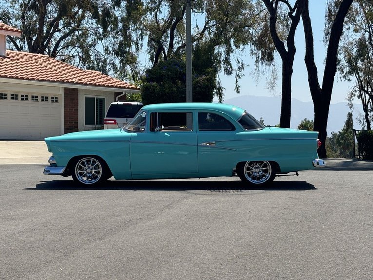 Ford-2-door-1956-turquoise-tan-12