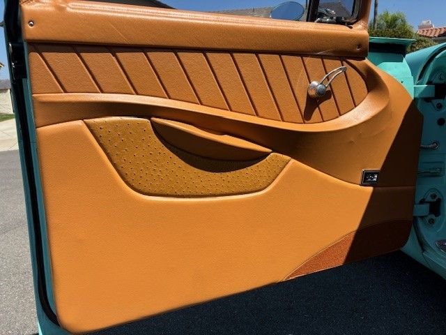 Ford-2-door-1956-turquoise-tan-6