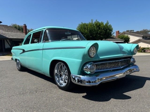 Ford-2-door-1956-turquoise-tan