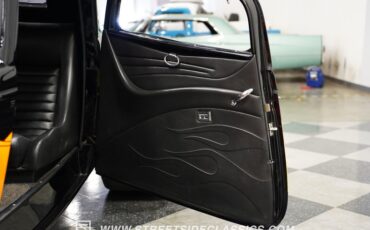 Ford-3-window-1934-Black-Black-35