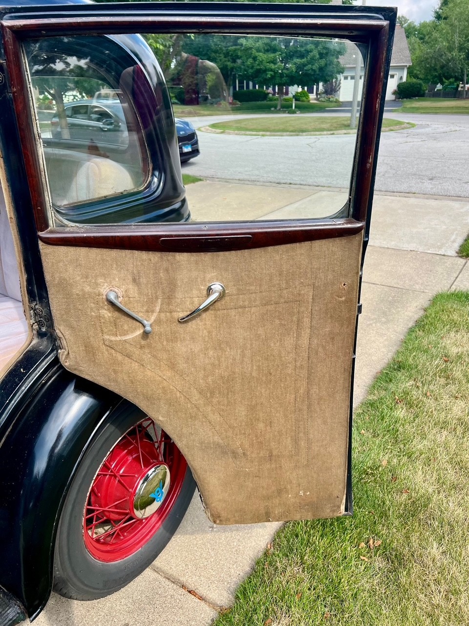 Ford-40-1934-Sedan-11