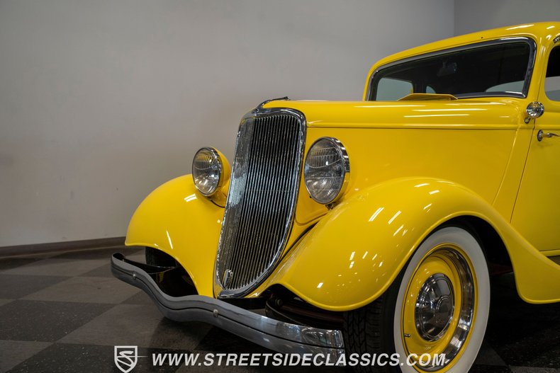 Ford-5-window-1934-Yellow-Black-12