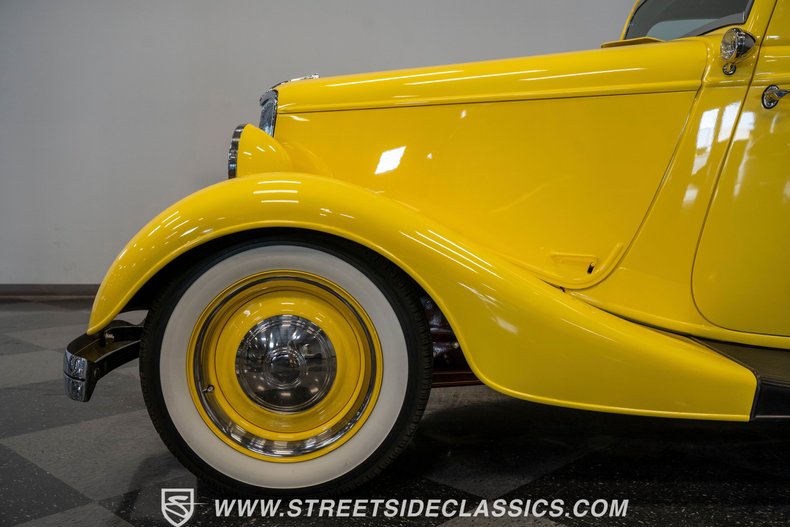 Ford-5-window-1934-Yellow-Black-13