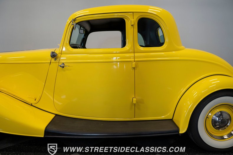 Ford-5-window-1934-Yellow-Black-15