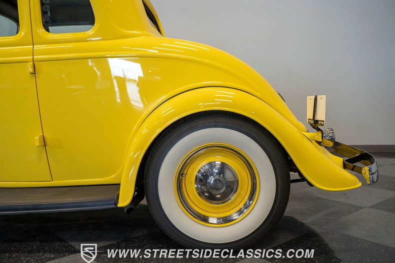 Ford-5-window-1934-Yellow-Black-16