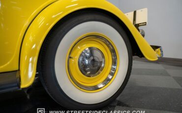 Ford-5-window-1934-Yellow-Black-17