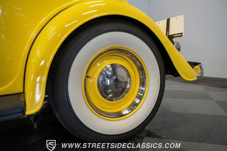 Ford-5-window-1934-Yellow-Black-17