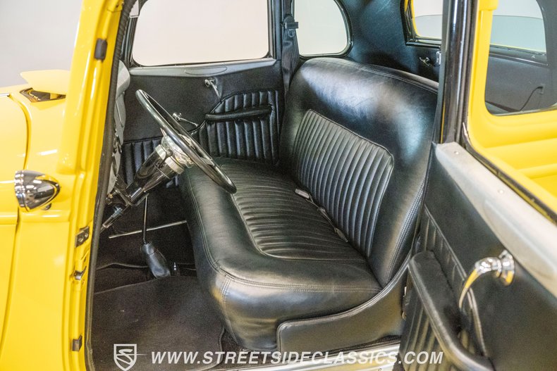 Ford-5-window-1934-Yellow-Black-18