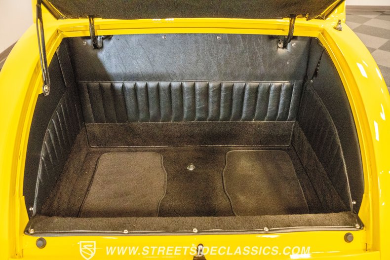 Ford-5-window-1934-Yellow-Black-26