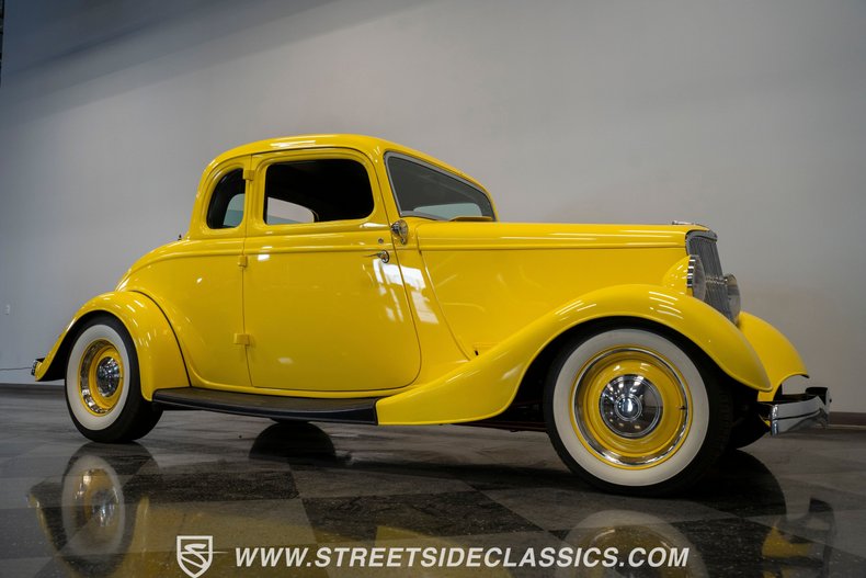 Ford-5-window-1934-Yellow-Black-30