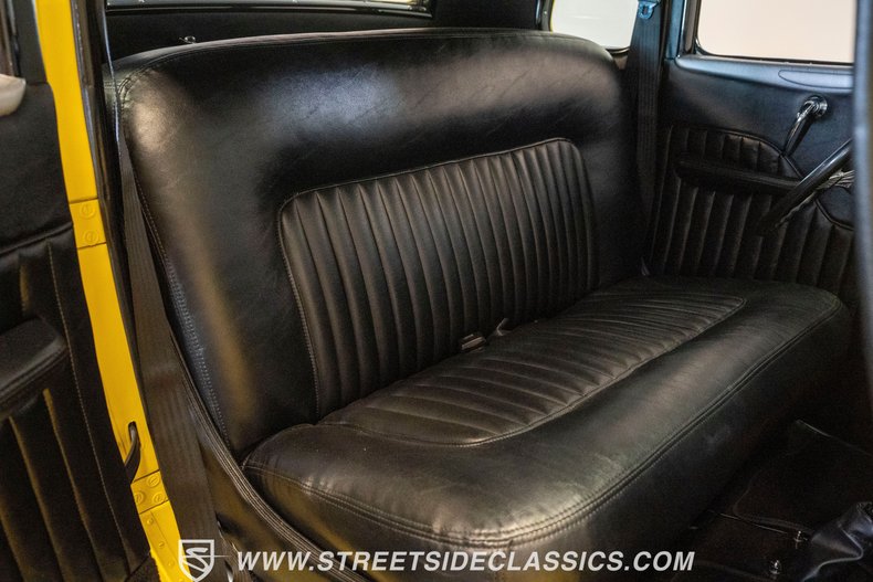 Ford-5-window-1934-Yellow-Black-32