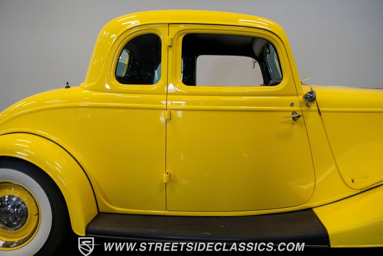 Ford-5-window-1934-Yellow-Black-33
