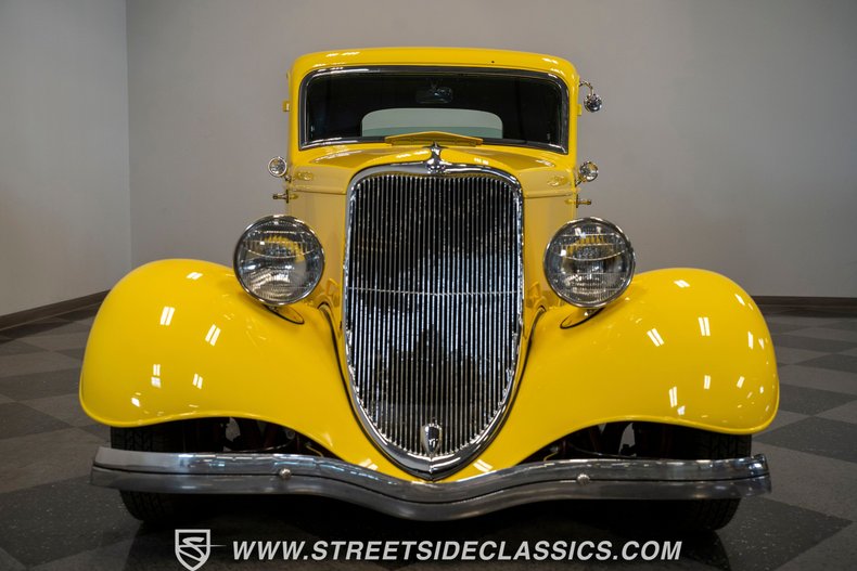 Ford-5-window-1934-Yellow-Black-49