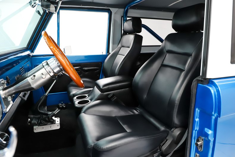 Ford-Bronco-1966-Velocity-Blue-Metall-Black-46
