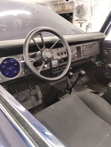 Ford-Bronco-1967-Blue-17