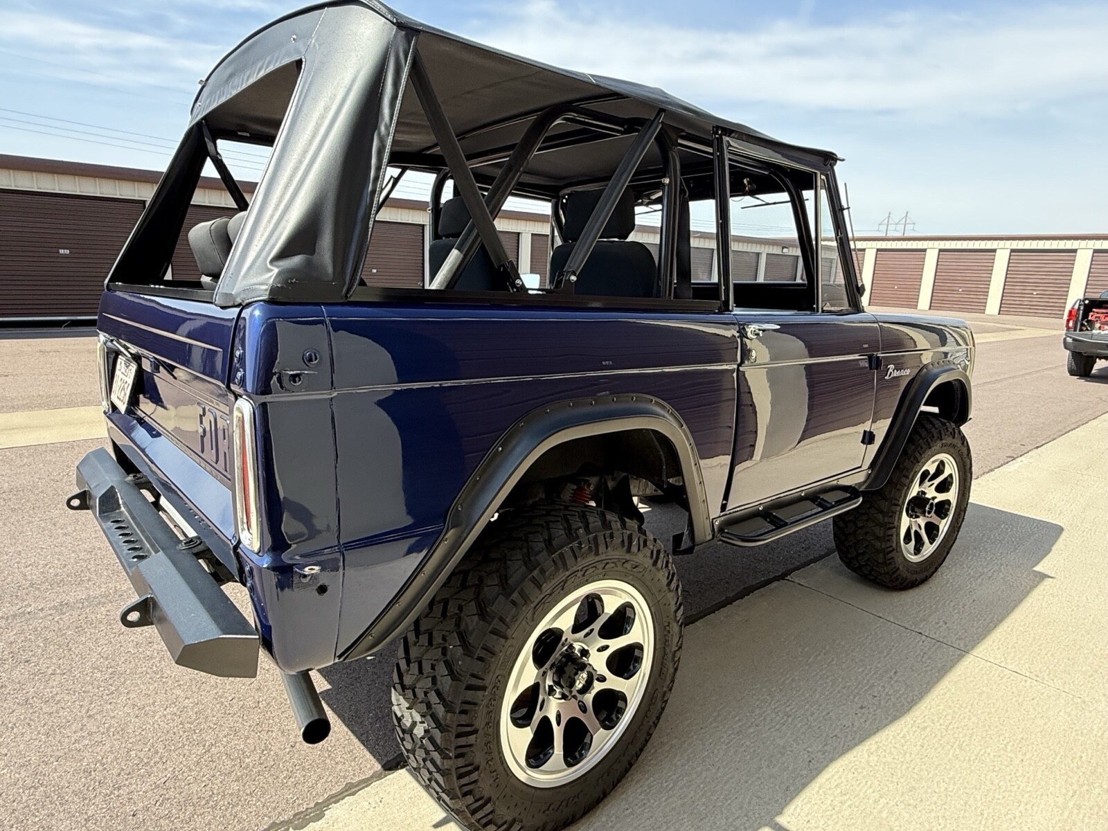 Ford-Bronco-1967-SUV-2