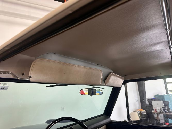 Ford-Bronco-1969-Dark-Blue-Parchment-23