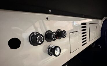 Ford-Bronco-1969-Dark-Blue-Parchment-34