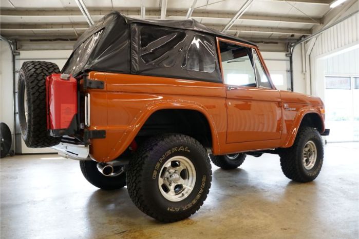 Ford-Bronco-1969-Orange-Cream-12
