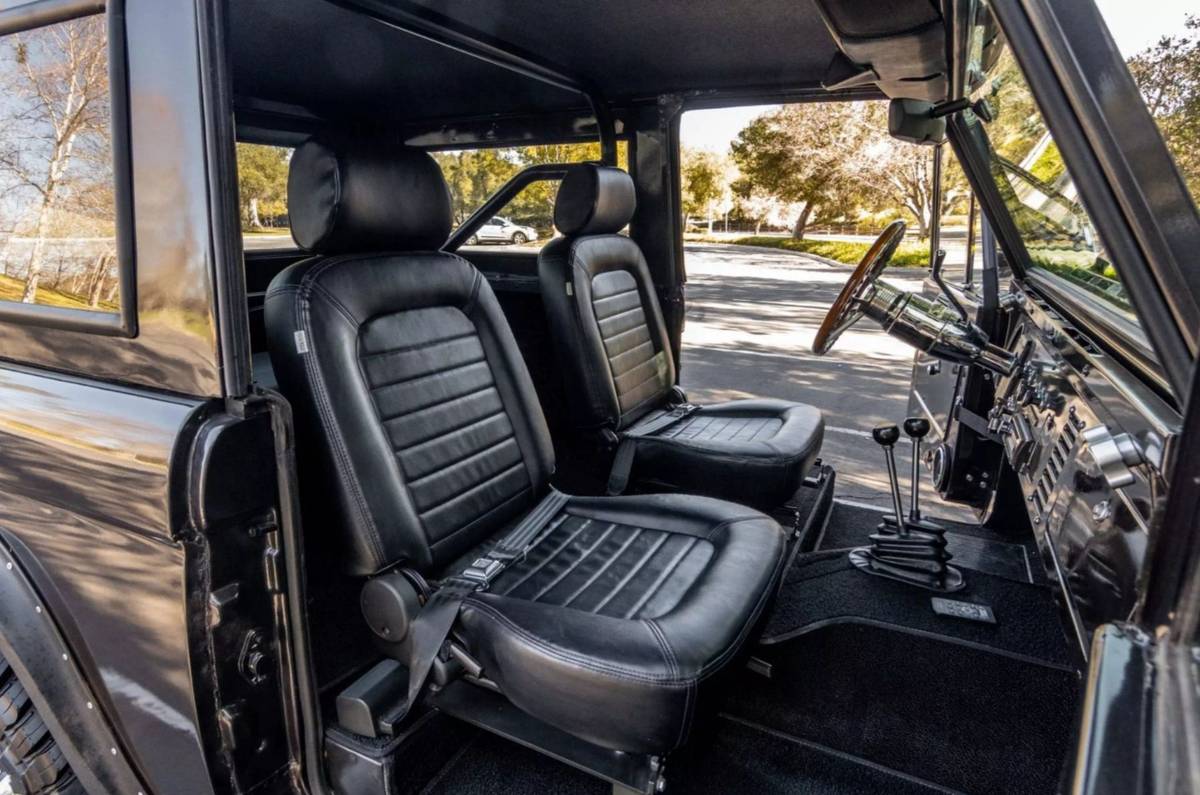 Ford-Bronco-1969-black-1