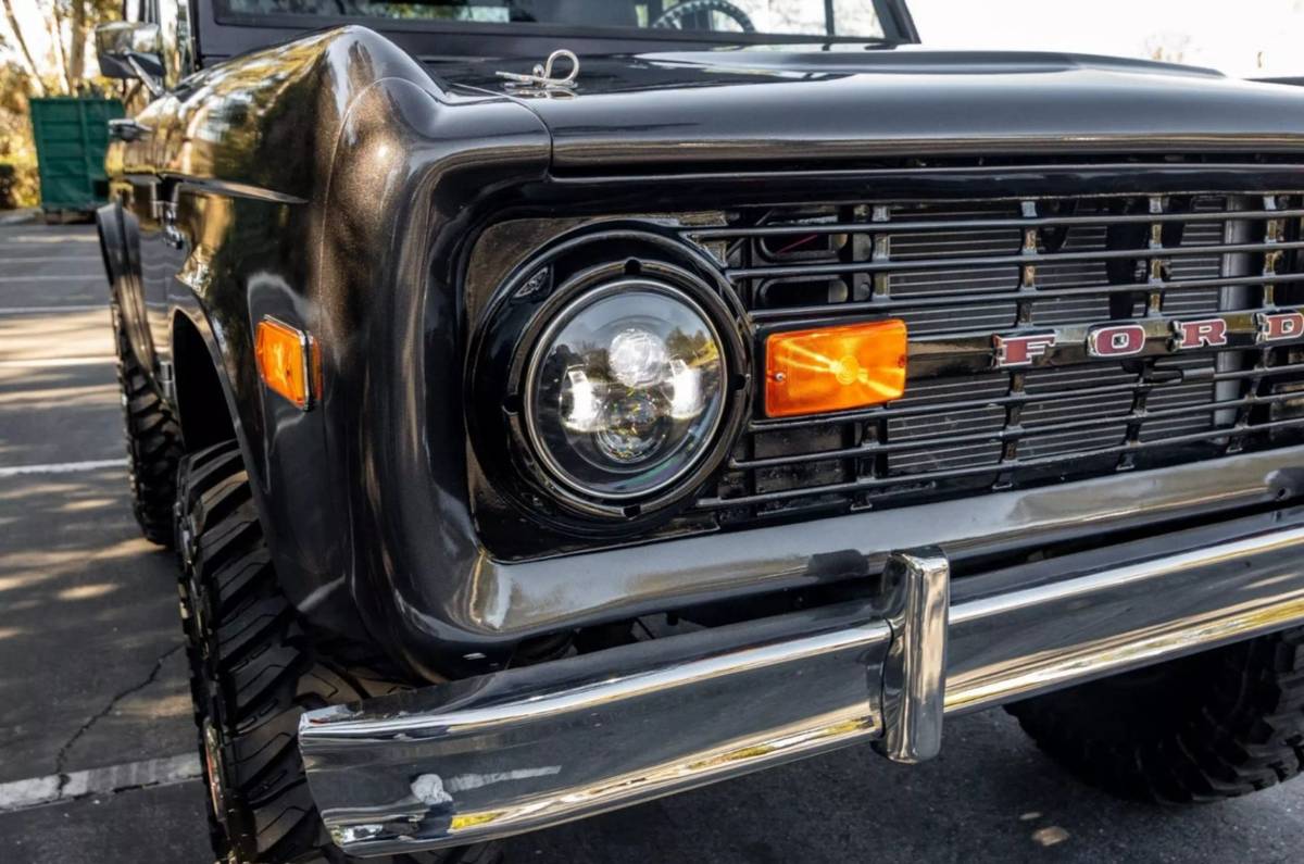 Ford-Bronco-1969-black-11
