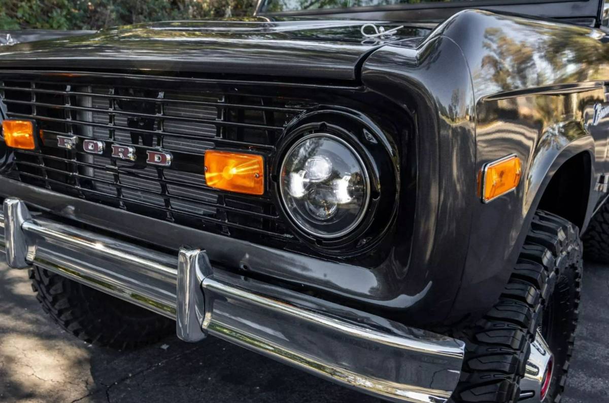 Ford-Bronco-1969-black-12