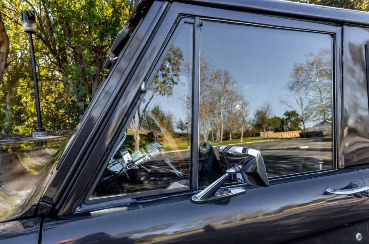 Ford-Bronco-1969-black-17