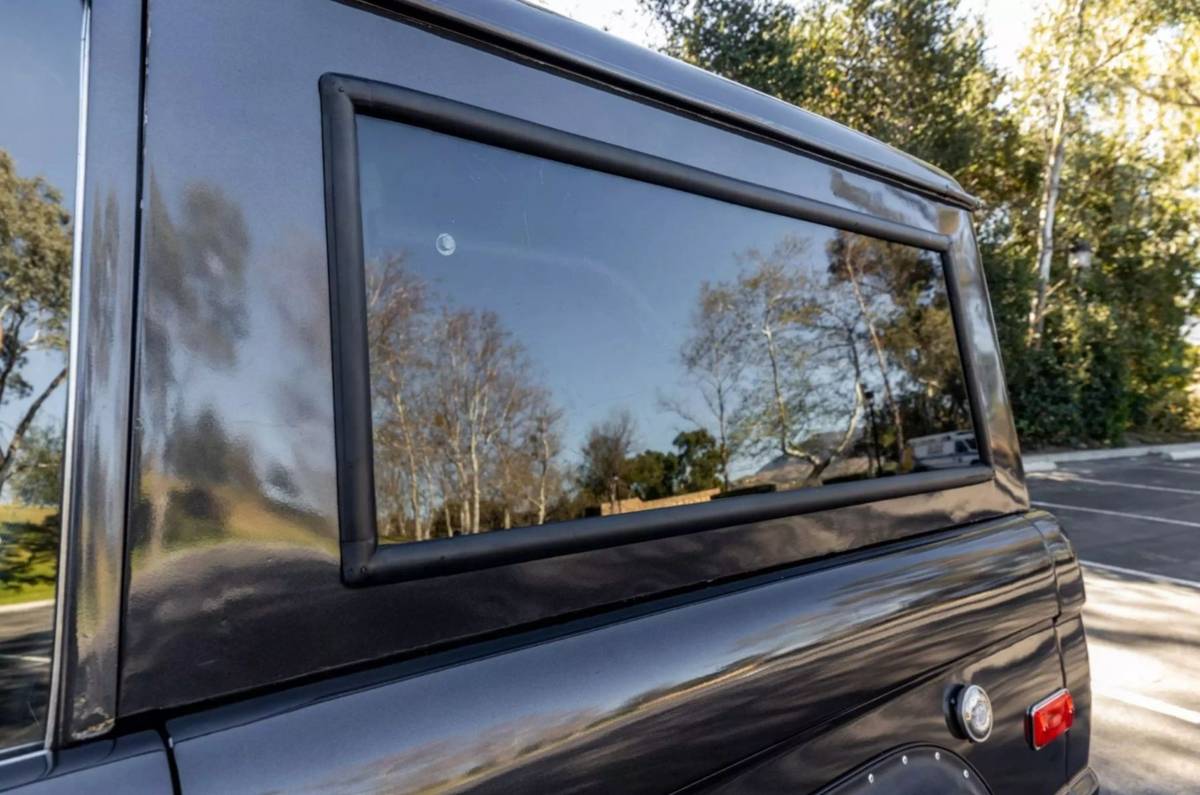 Ford-Bronco-1969-black-18
