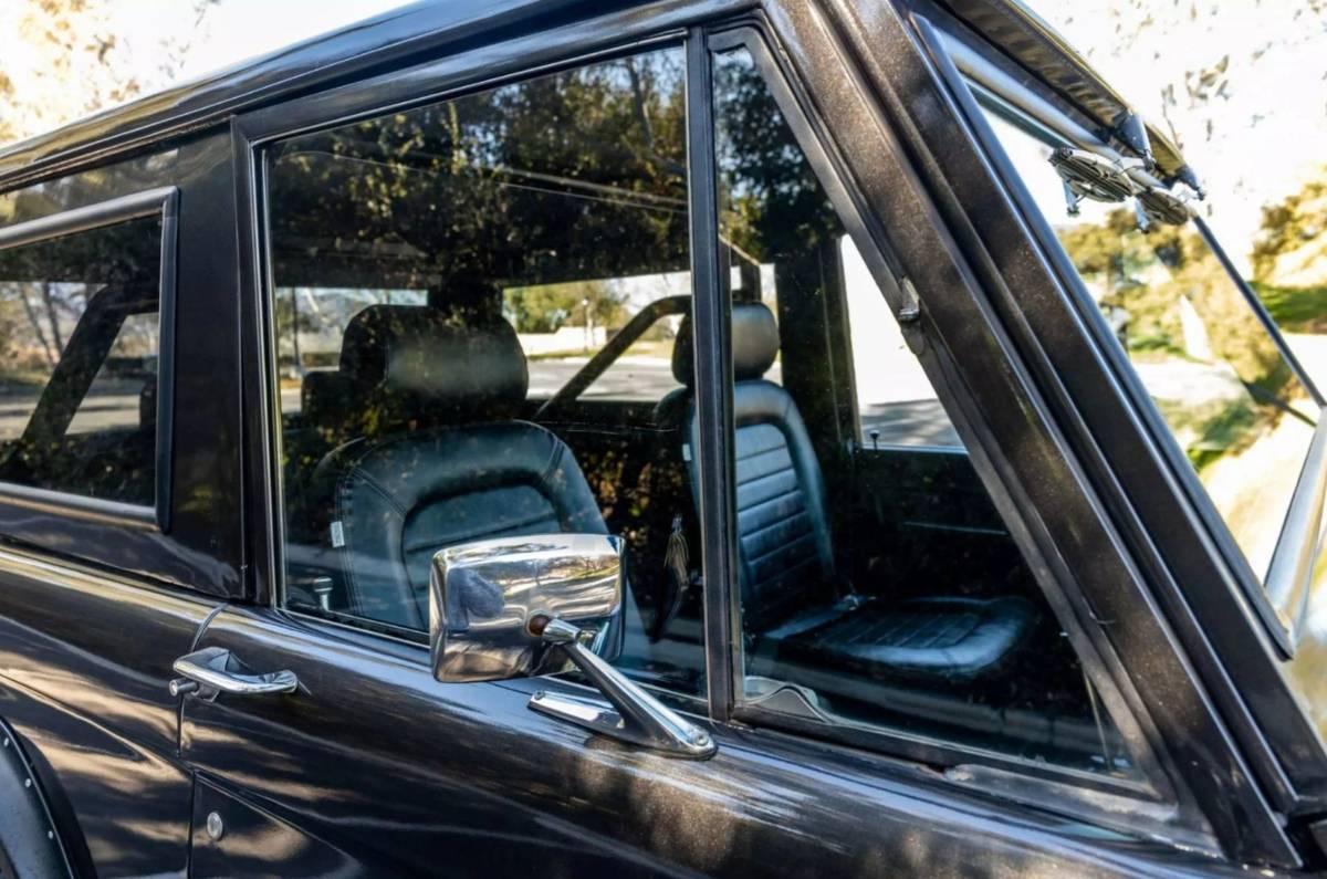 Ford-Bronco-1969-black-19