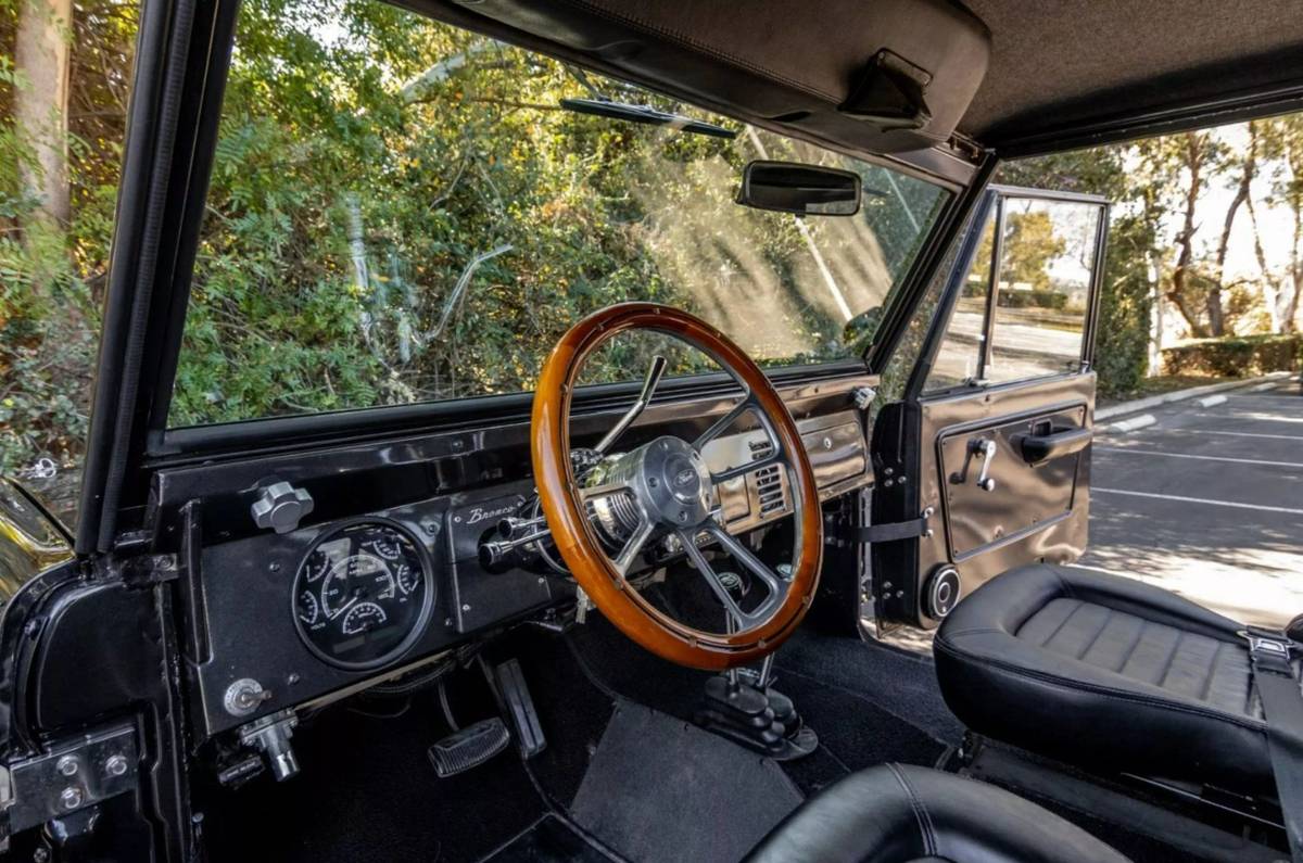 Ford-Bronco-1969-black-2