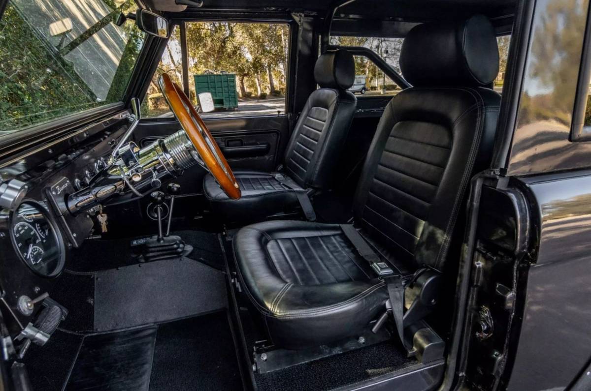 Ford-Bronco-1969-black-22