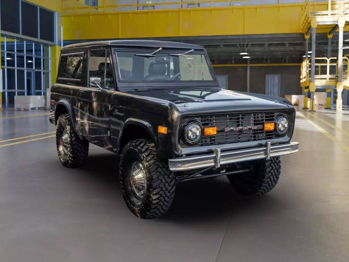 Ford-Bronco-1969-black-23