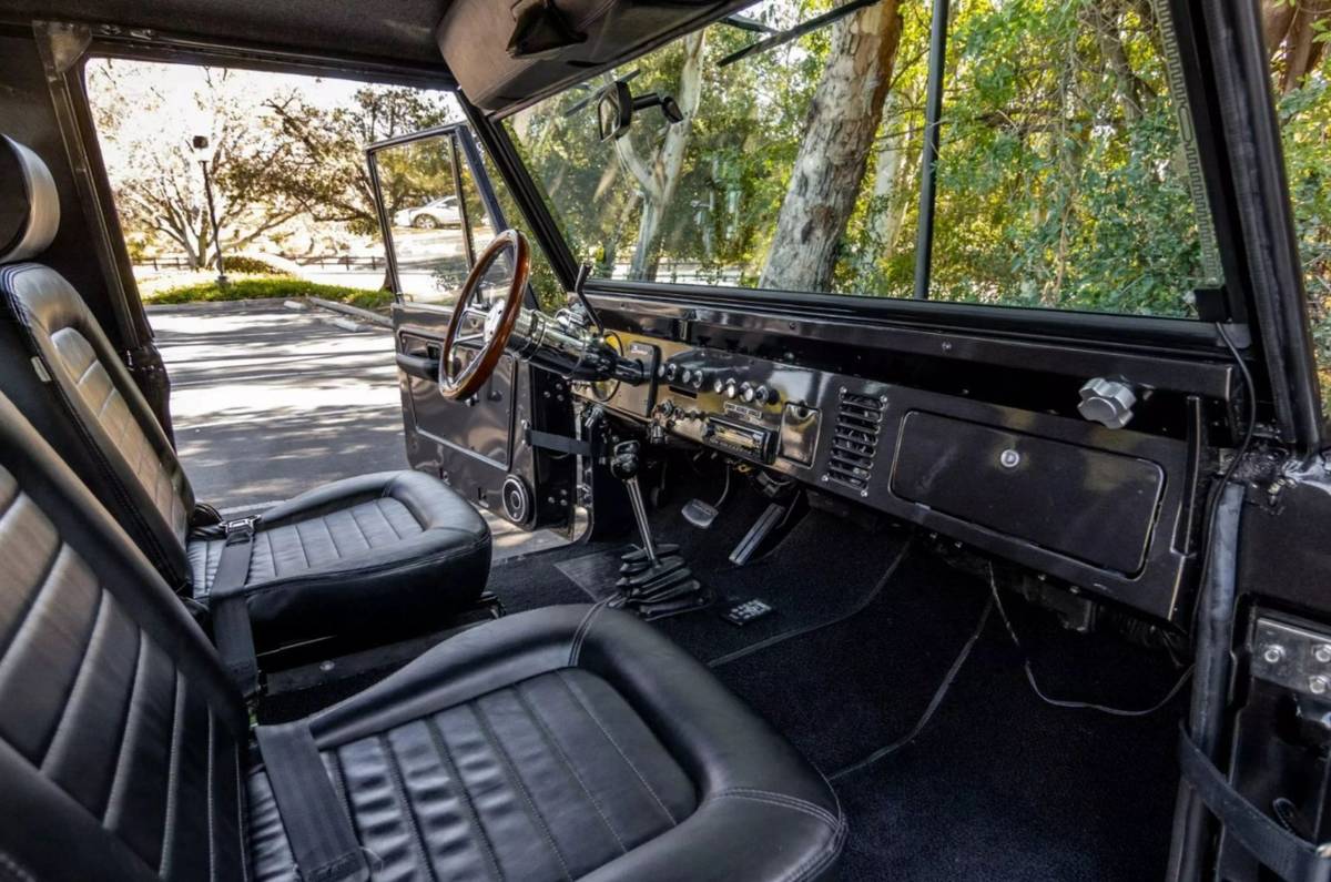 Ford-Bronco-1969-black-3