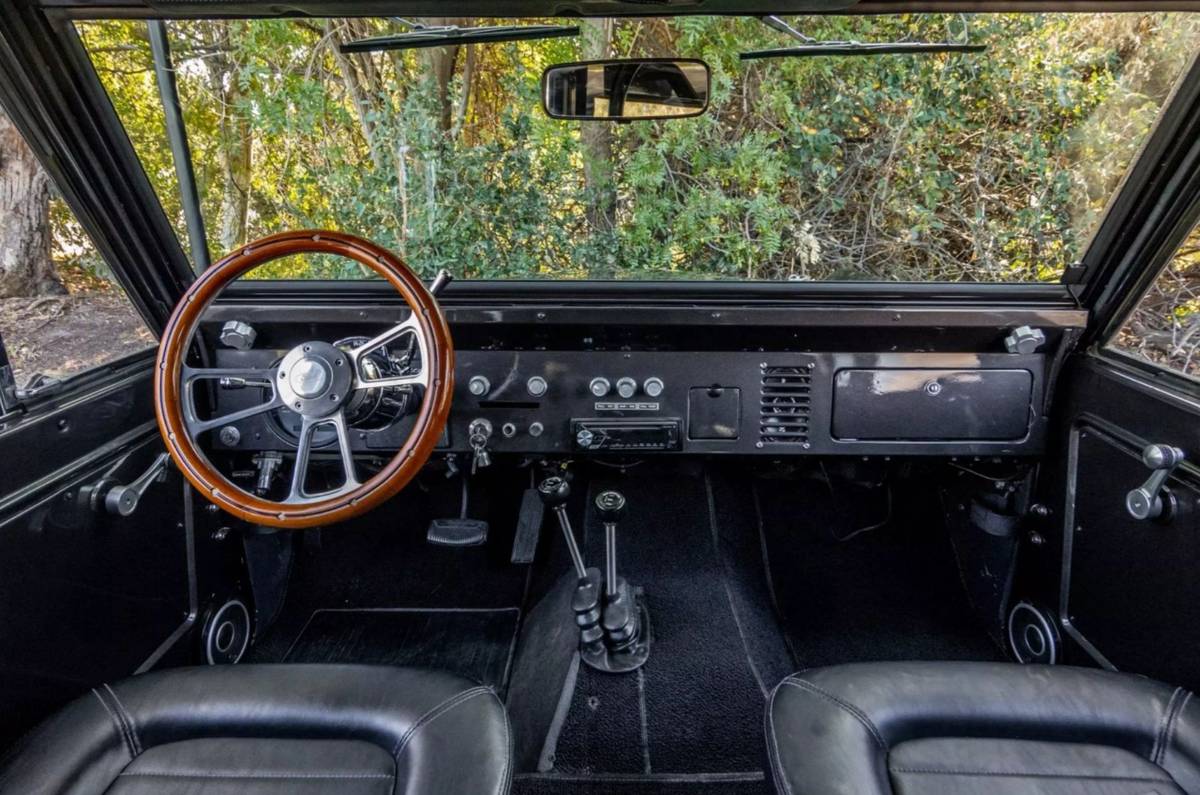 Ford-Bronco-1969-black-4