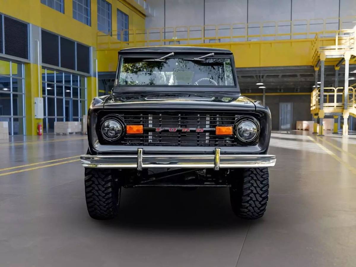 Ford-Bronco-1969-black-5