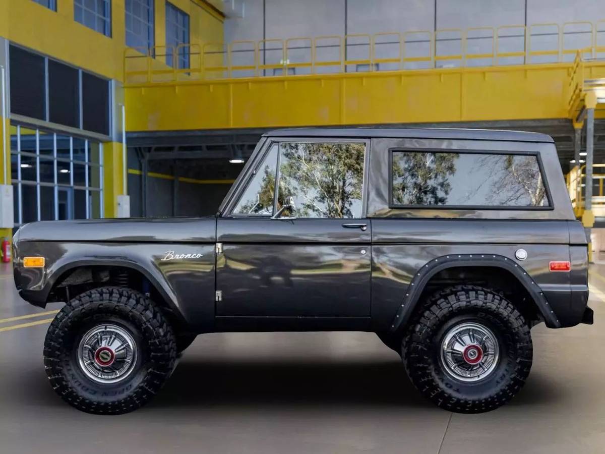Ford-Bronco-1969-black-9