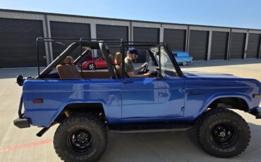 Ford-Bronco-1970-Blue-Tan-1