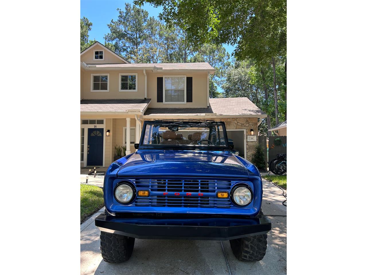 Ford-Bronco-1970-Blue-Tan-12