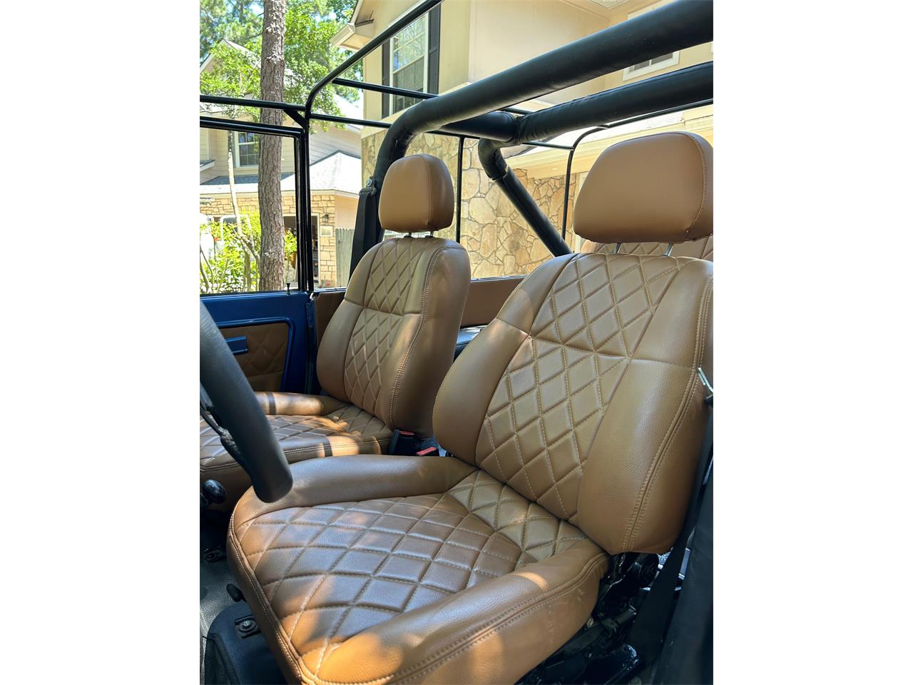 Ford-Bronco-1970-Blue-Tan-15
